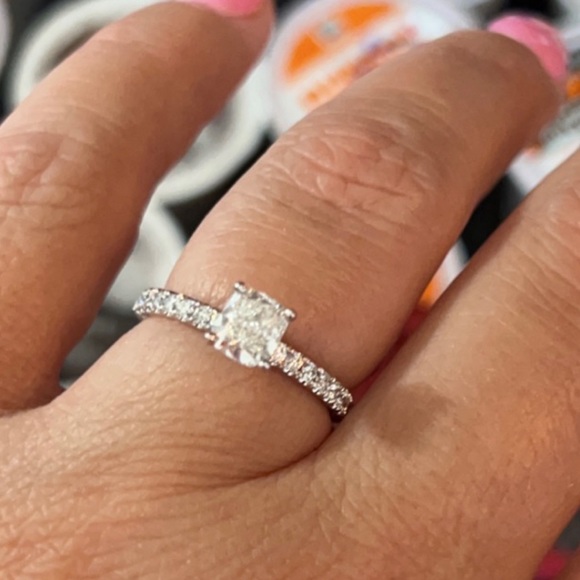 1 Carat Engagement/Wedding Set. Like brand new from Gold Rush